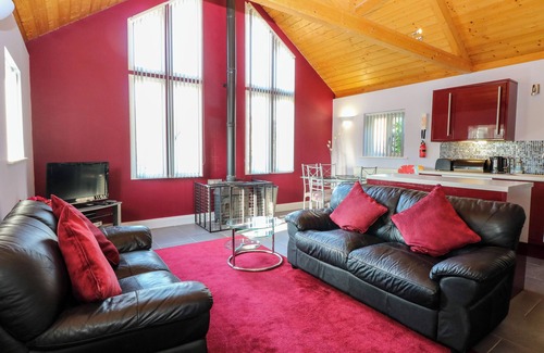 Halesworth Cottage | ROOKYARD COTTAGE, family friendly, with pool in Halesworth