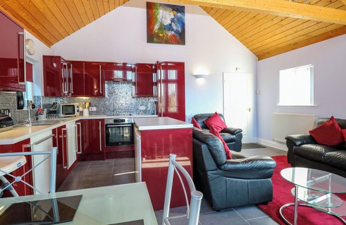 Halesworth Cottage | ROOKYARD COTTAGE, family friendly, with pool in Halesworth