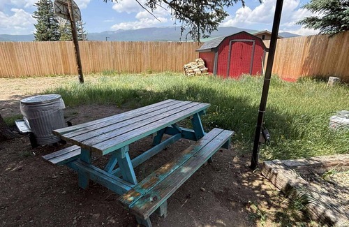 Eagle Nest Cabin | Room 1 - Cozy Lake Getaway 15 Mins from Red River/Angel Fire, NM