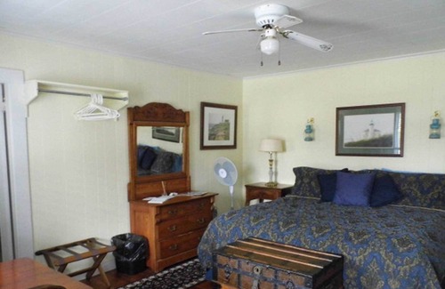 Otter Creek Apartment | Room 5 at the Otter Creek Inn