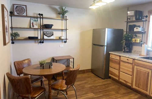 Eagle Nest Cabin | Room 7: Cozy Nest 15 Minutes from Red River/Angel Fire