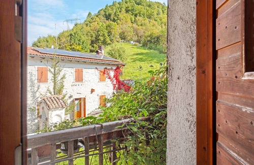 Arsie Apartment | Room 'Camera 1' with Mountain View, Shared Garden and Wi-Fi