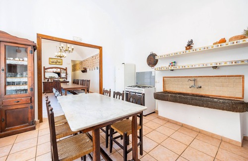 Puigpunyent Apartment | Room 'Habitación 2' with Mountain View, Shared Pool and Wi-Fi