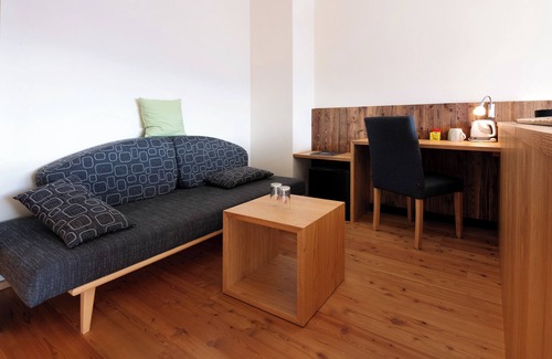 Sluderno Apartment | Room 'Hochwandnest Zi 2' with Mountain View, Shared Garden and Balcony