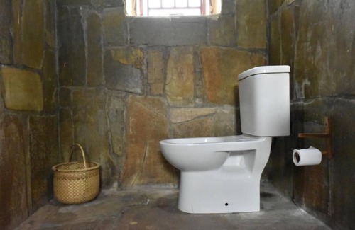 Nyakinama House | Room in B&B - Red Rocks Rwanda - Triple Room