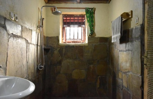 Nyakinama House | Room in B&B - Red Rocks Rwanda - Triple Room