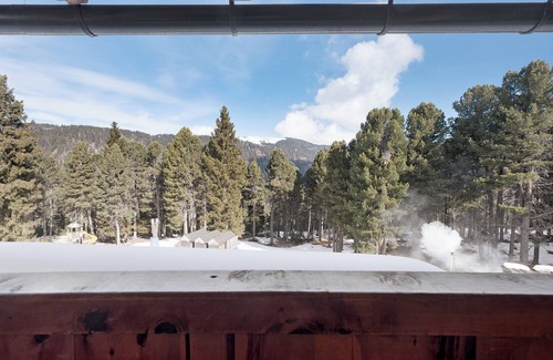 Villandro Apartment | Room 'Orange' with Shared Terrace, Shared Garden and Wi-Fi