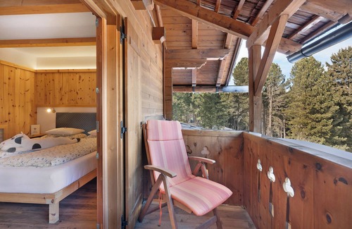 Villandro Apartment | Room 'Orange' with Shared Terrace, Shared Garden and Wi-Fi