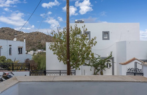 Skala Apartment | Room 'Triple Pool View No 2' with Shared Pool, Wi-Fi and Air Conditioning