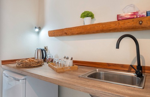 Skala Apartment | Room 'Triple Pool View No 4' with Shared Pool, Wi-Fi and Air Conditioning