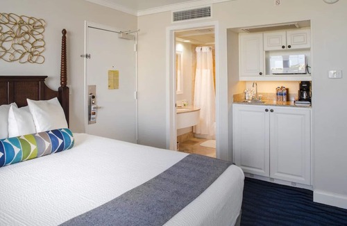 St. Pete Beach Hotel | Room With Balcony, Modern Retreat, Explore Island Adventures, Onsite Pools!