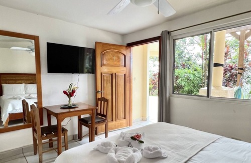 Isla Solarte Bed & Breakfast | Room with Full Bed Budget