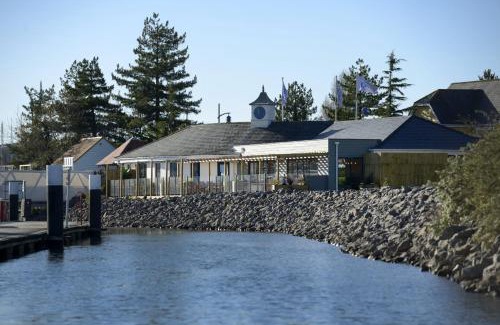 Gosport Hotel | Rooms at Haslar Marina