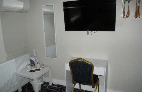 Desborough Hotel | Rooms at The Ritz Complex