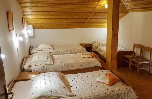 Hudajuzna Apartment | Rooms with shared kitchen Zver, great for hikers