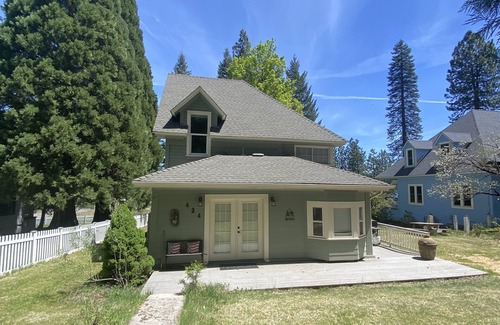 McCloud House | Roomy and fabulous home in the heart of historic Downtown McCloud!