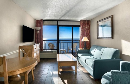Myrtle Beach Hotel | Roomy Oceanfront Ste Includes Breakfast 15th Flr