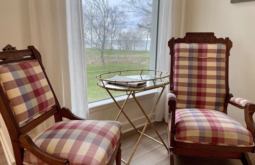 Kewaunee House | Roomy Quiet Home Overlooking Lake Michigan