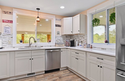 Lancaster House | Roomy Ranch in Hocking Hills Country Setting