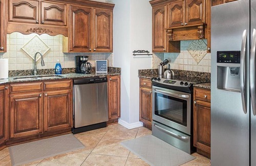 Grand Bay House | Roomy Ranch on the Coast