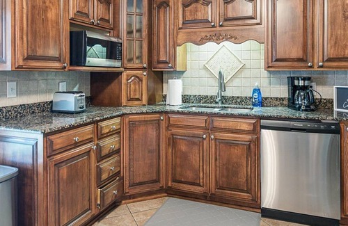 Grand Bay House | Roomy Ranch on the Coast