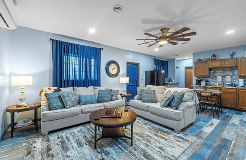 Madisonville House | Roos&Blues lake house. City park steps away. Rm for 6, king beds, pets friendly
