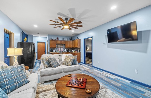 Madisonville House | Roos&Blues lake house. City park steps away. Rm for 6, king beds, pets friendly