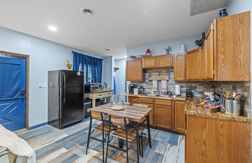 Madisonville House | Roos&Blues lake house. City park steps away. Rm for 6, king beds, pets friendly