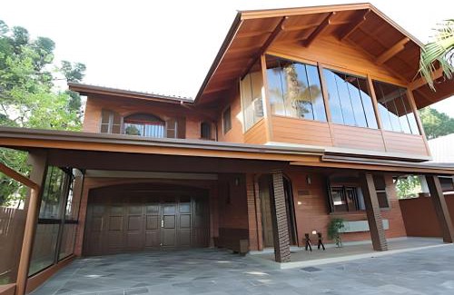 Floresta House | Rosa Edifício Monte Carlo