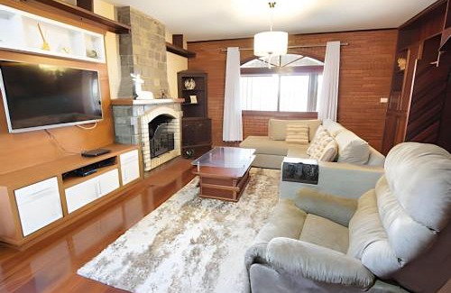 Floresta House | Rosa Edifício Monte Carlo