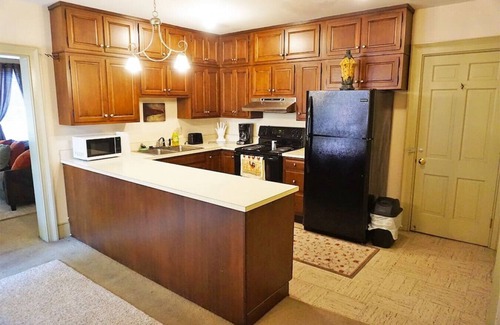 Coshocton Apartment | Roscoe Retreat in Heart of Historic Roscoe Village