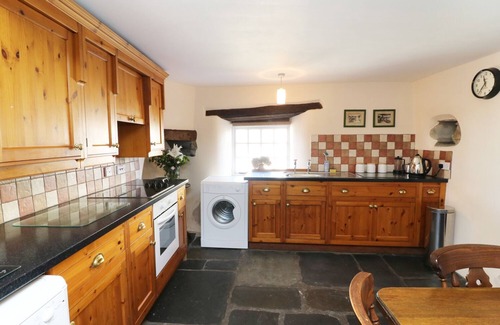 Broughton Mills Cottage | ROSE COTTAGE, pet friendly, with hot tub in Broughton-In-Furness