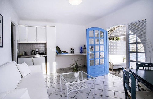 Agios Stefanos House | Rose Studio 3 with shared pool and sea view