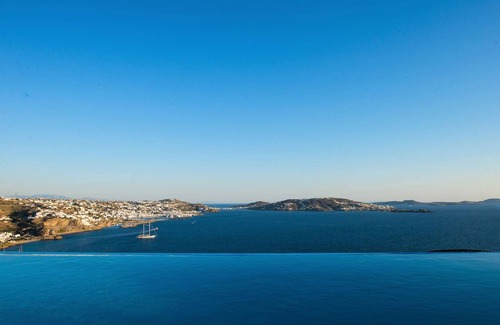 Agios Stefanos House | Rose Studio Two with shared pool and sea view