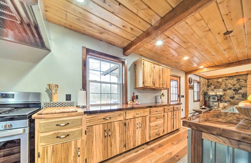 Spartansburg House | 'Rose Valley House': Yard, Deck + Game Room!