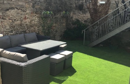 Richmond Cottage | Rosedale House - Luxury townhouse sleeps 14 guests in 7 bedrooms