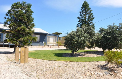 Port Elliot Cottage | Rosetta Beach Cottage - Pt Elliot - pet friendly, sea views