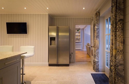 Skelwith Bridge House | ROSEWOOD BY THE RIVER, family friendly, with open fire in Ambleside