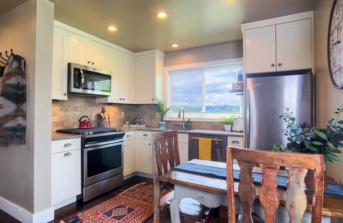 Belgrade Cabin | Ross Creek Cabin #2 Spectacular Mountain Views