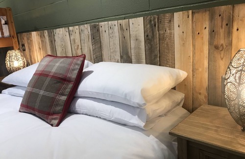 Newry Cabin | Rostrevor Mountain Lodge "Cosy & Friendly"