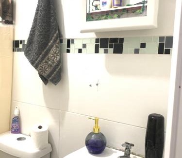 Itanhanga House | Rota 21 - Casal e Individual - Próximo da Barra da Tijuca