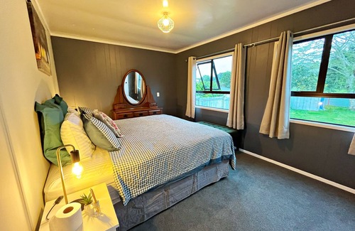 Hamurana House | Rotorua - Cozy Lake Retreat
