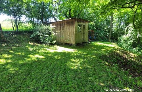 Rovensko pod Troskami Apartment | Roubenka pod javorem