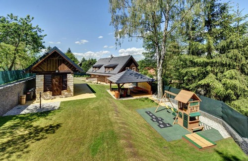Ktova Apartment | Roubenka pod Troskami