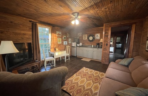 Hartsfield Cottage | Row Cottages Mossy Oak Cottage