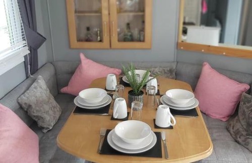 Winestead House | Row J26 - 3 Bedroom 6 berth caravan