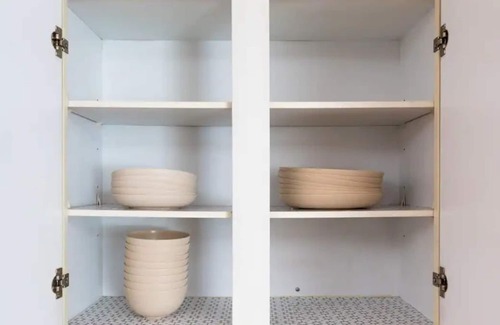 Alabaster House | Rowling House - Pet Friendly