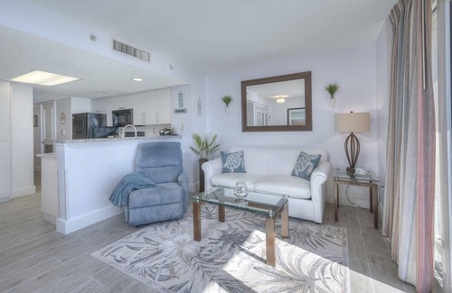 Myrtle Beach Condo | Roxanne Towers by Elliott Beach Rentals