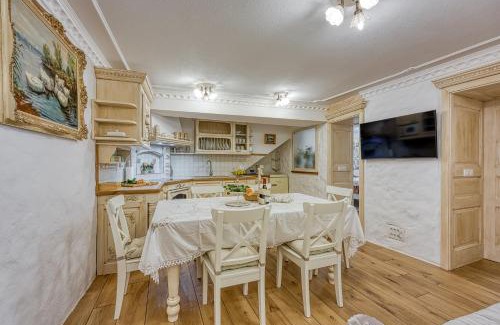 Skofja Loka Apartment | Royal Garden