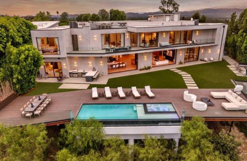 Encino Villa | Royal Oaks Ultra-Luxury Resort